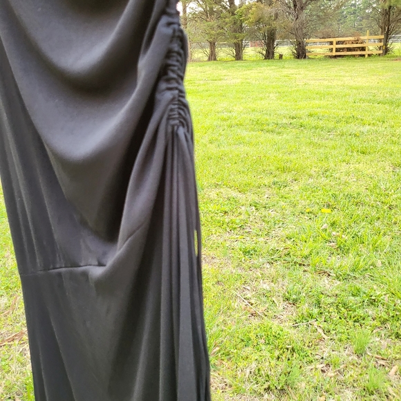 PROM SEASON, WEDDING SEASON & SPRING FORMAL SEASON! Black 1 shoulder long dress - Picture 5 of 8